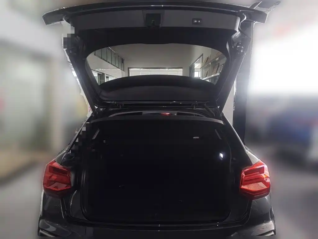 Audi Q2L 2023 — фото 10