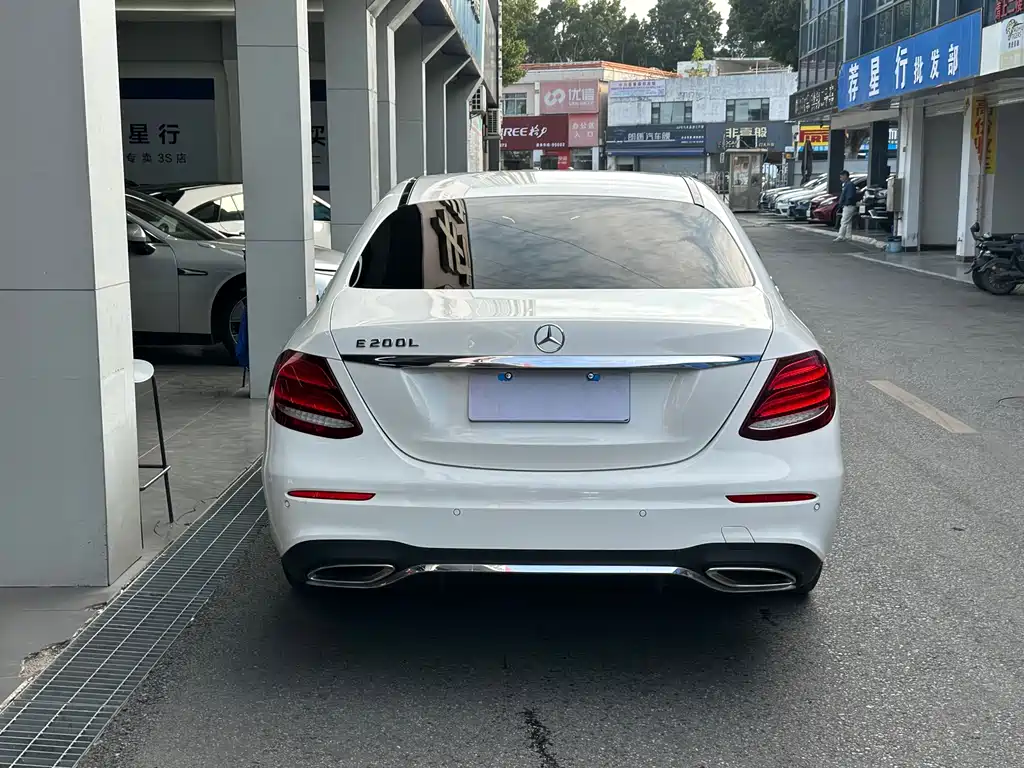 Mercedes-Benz E-Class 2018 — фото 16