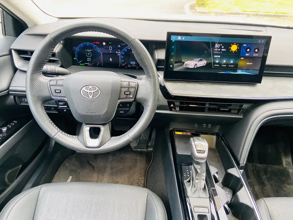Toyota Camry 2024 — фото 10