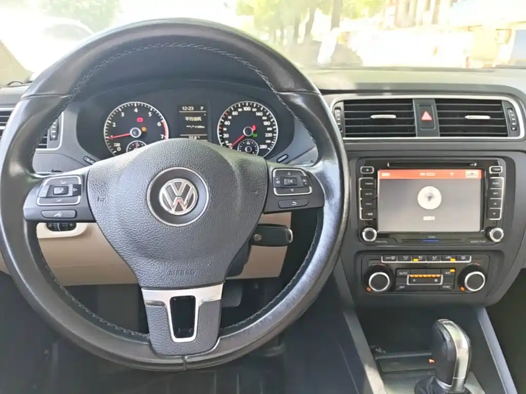 Volkswagen Sagitar 2015 — фото 10