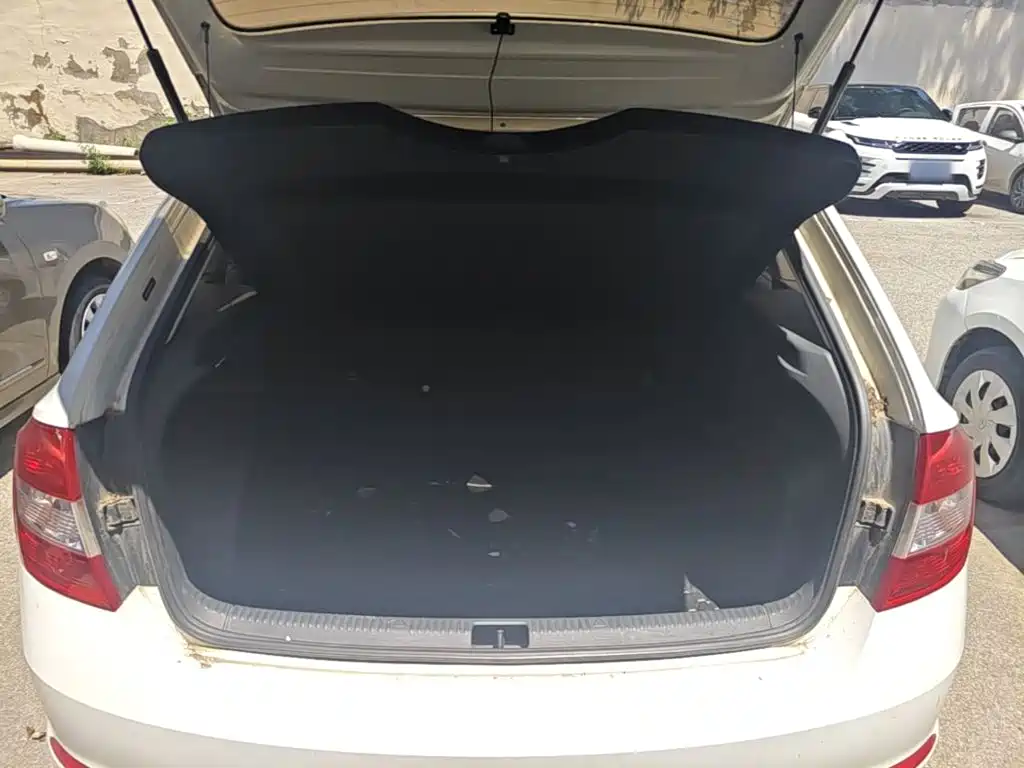 Skoda Rapid Spaceback 2020 — фото 19