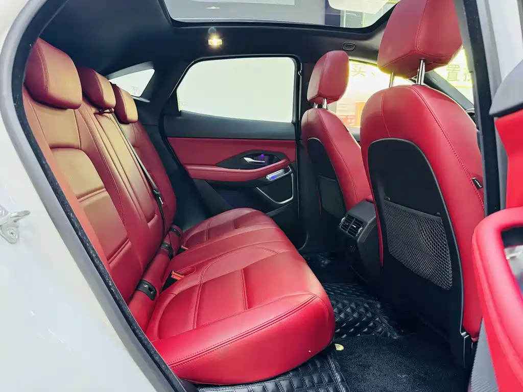 Jaguar E-PACE 2024 — фото 14
