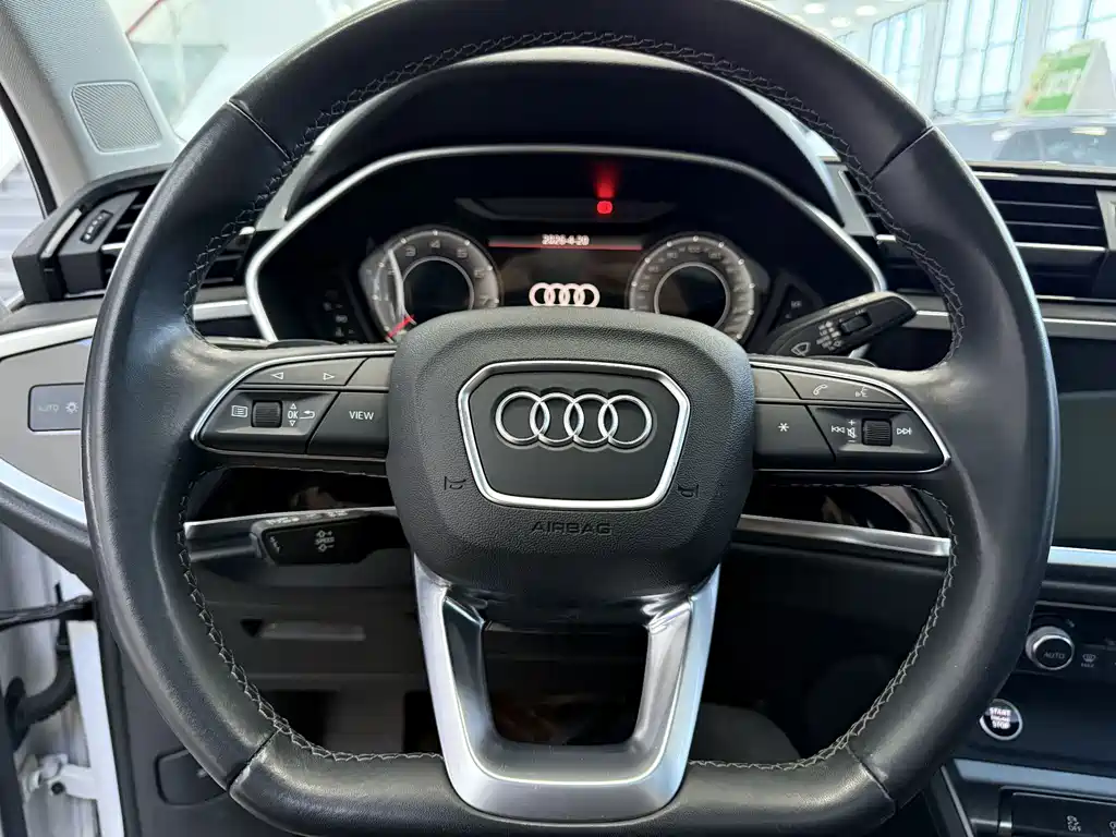 Audi Q3 2023 — фото 13