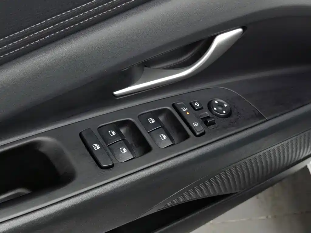 Hyundai Elantra 2024 — фото 9