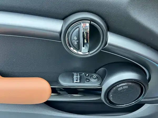MINI MINI 2023