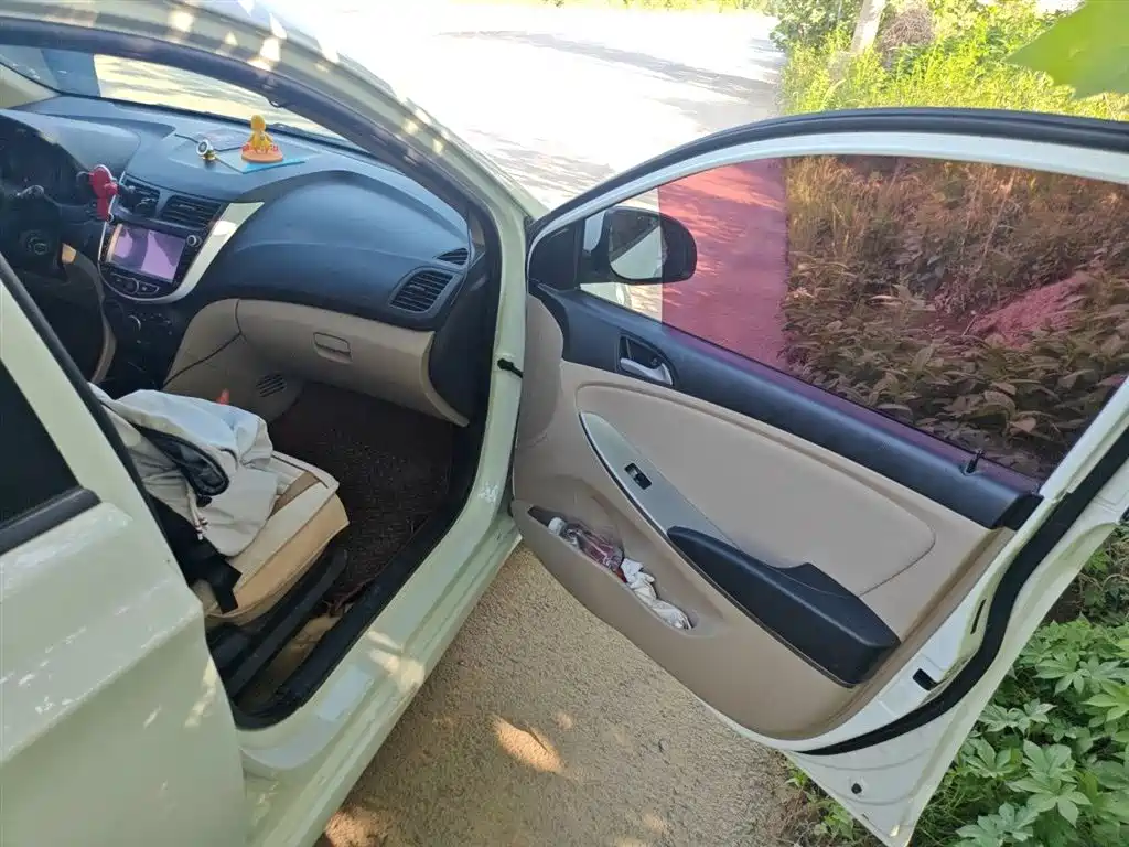 Hyundai Verna 2015 — фото 20