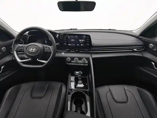 Hyundai Elantra 2024