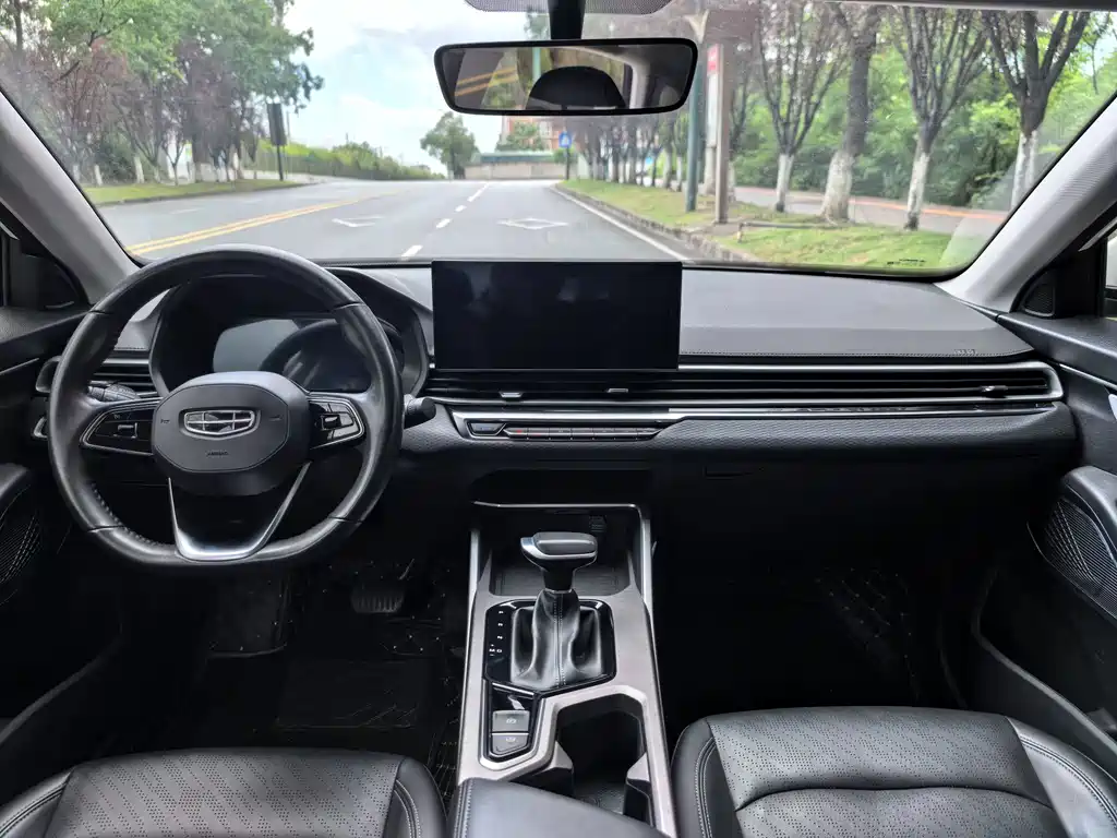 Geely Emgrand 2023