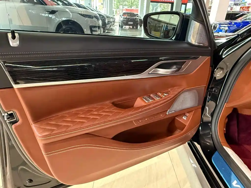 BMW 7 Series 2021 — фото 13