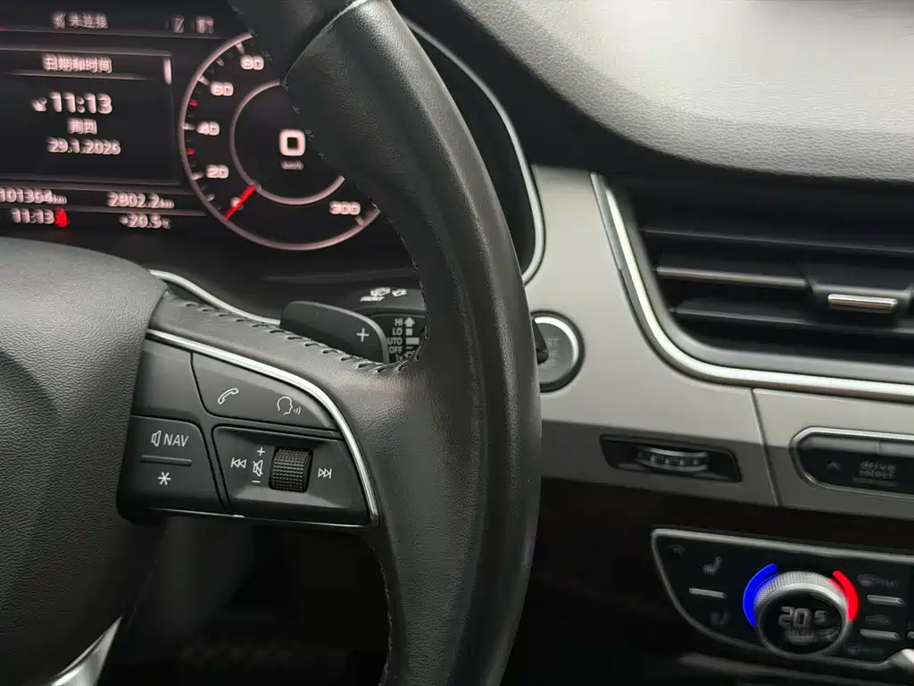 Audi Q7 2018 — фото 24