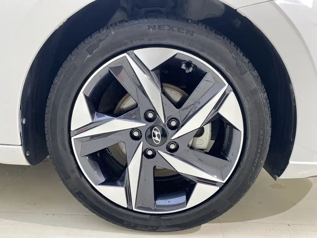 Hyundai Elantra 2022 — фото 24