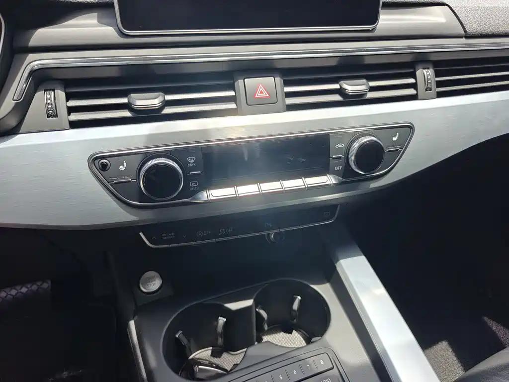 Audi A4L 2018 — фото 18