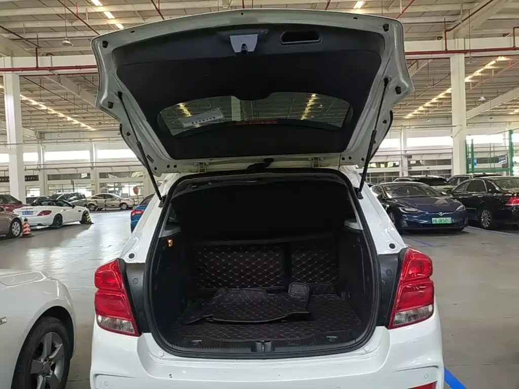 Chevrolet Trax 2017 — фото 19