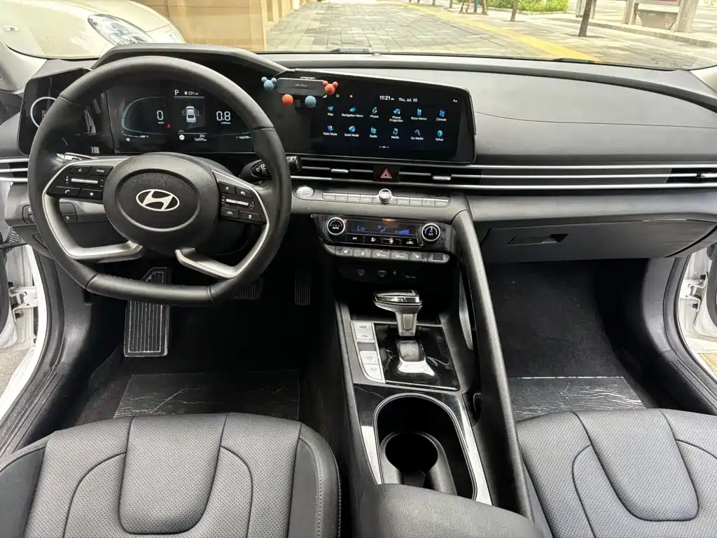 Hyundai Elantra 2023