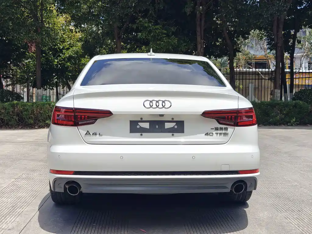 Audi A4L 2018 — фото 12
