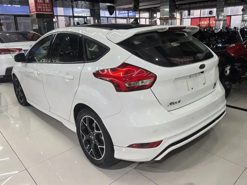 Ford Focus 2017 — фото 13