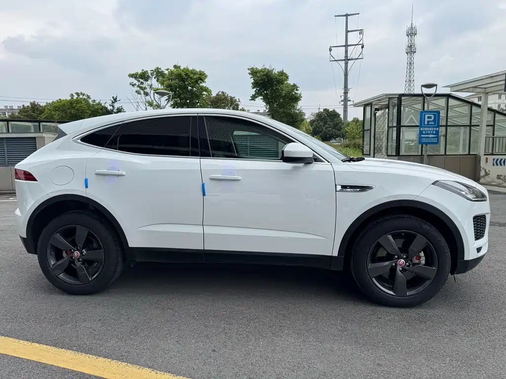 Jaguar E-PACE 2021 — фото 25