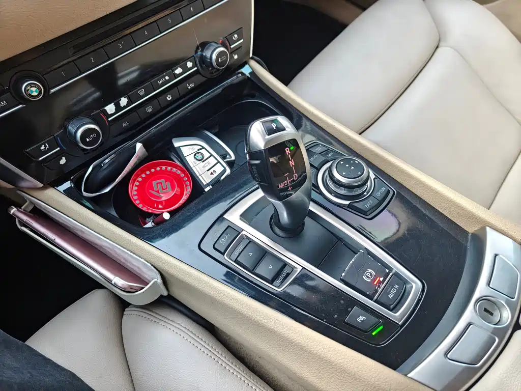 BMW 5 Series GT 2010 — фото 11