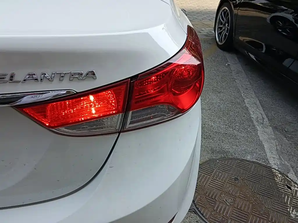 Hyundai Elantra Langdong 2015 — фото 8