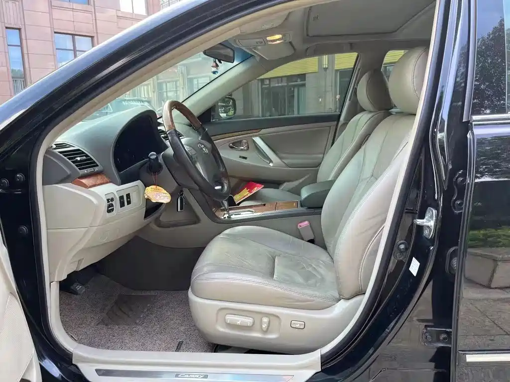 Toyota Camry 2015 — фото 7