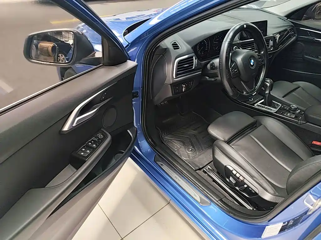BMW 1 Series 2018 — фото 16