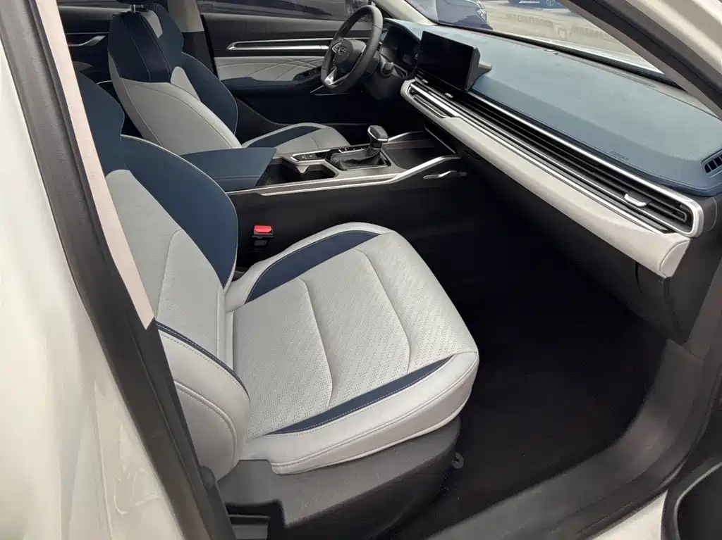 Geely Emgrand 2023 — фото 12