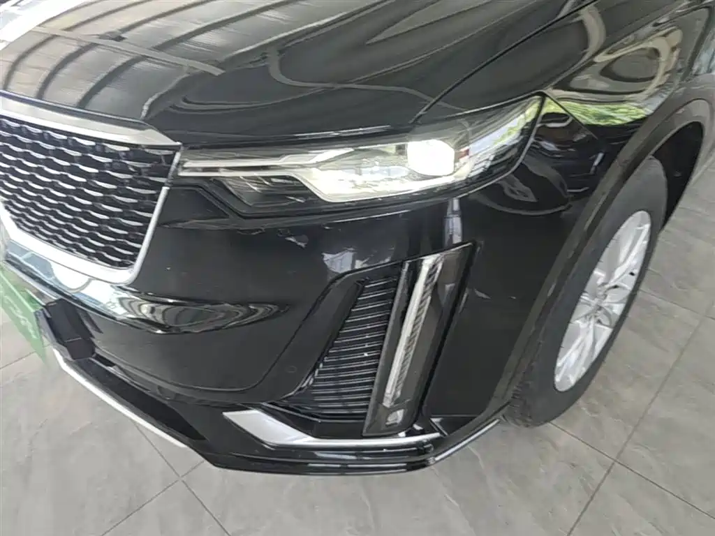 Cadillac XT6 2023 — фото 24