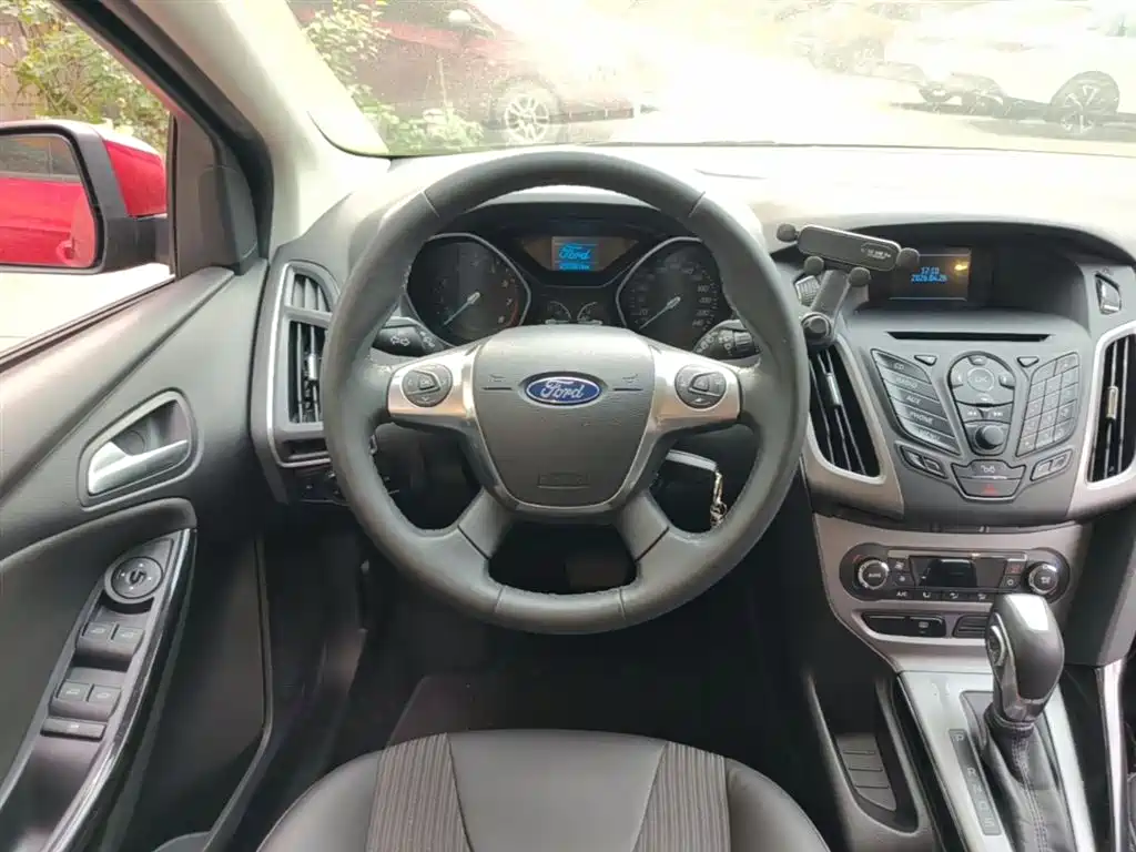 Ford Focus 2015 — фото 7