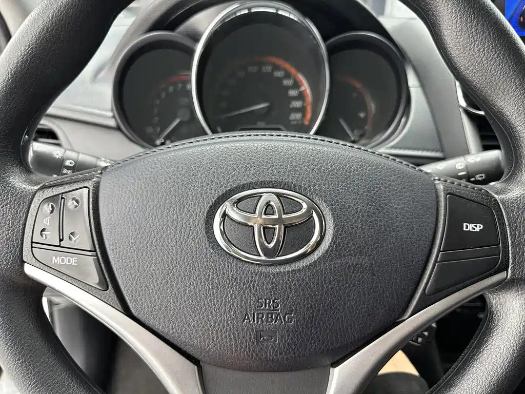 Toyota Yaris L 2022 — фото 13