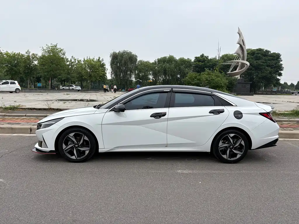 Hyundai Elantra 2023