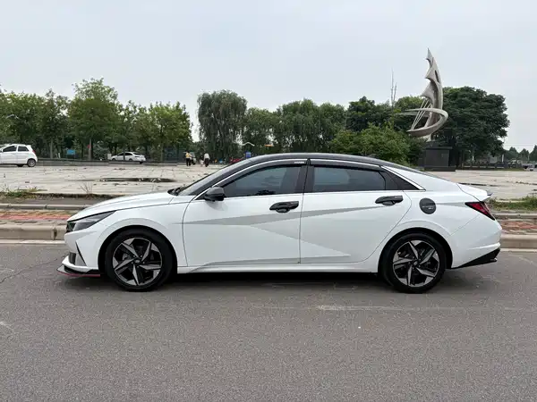 Hyundai Elantra 2023
