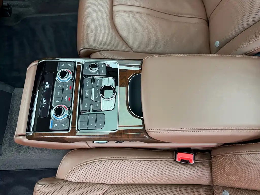 Audi A8 2017 — фото 11