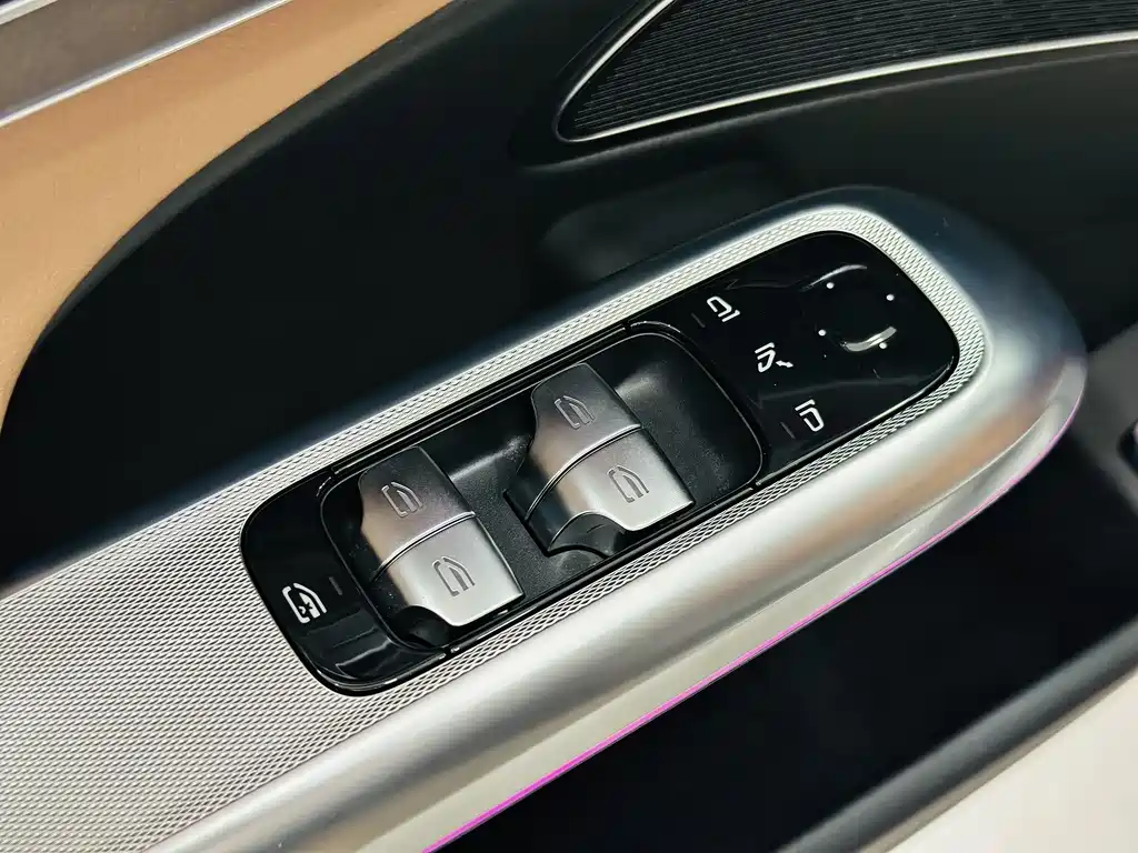 Mercedes-Benz E-Class 2025 — фото 15