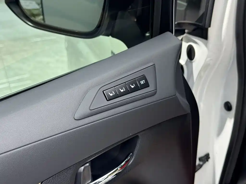 Toyota Vellfire 2022 — фото 14