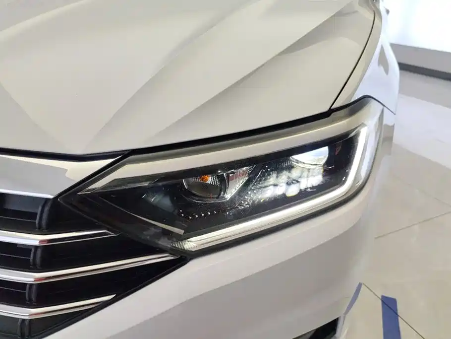 Volkswagen Sagitar 2021