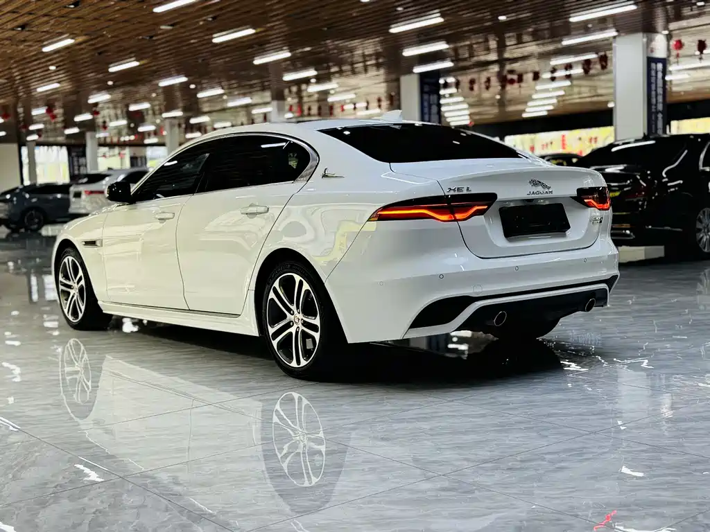 Jaguar XEL 2020 — фото 18
