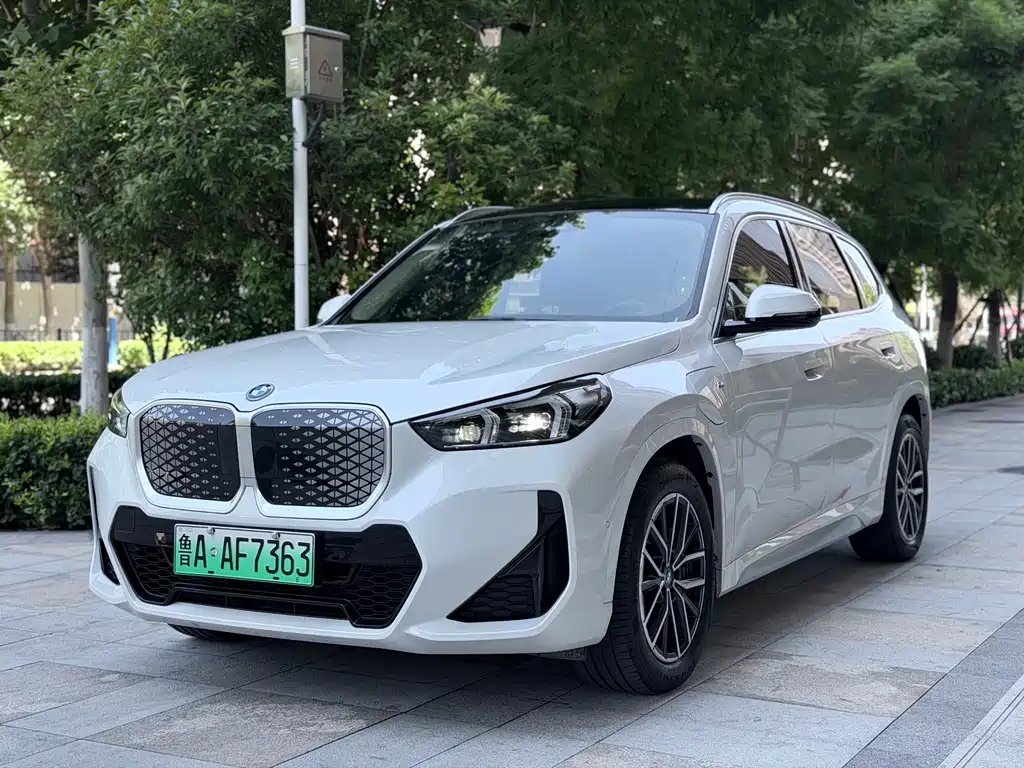BMW iX1 2025