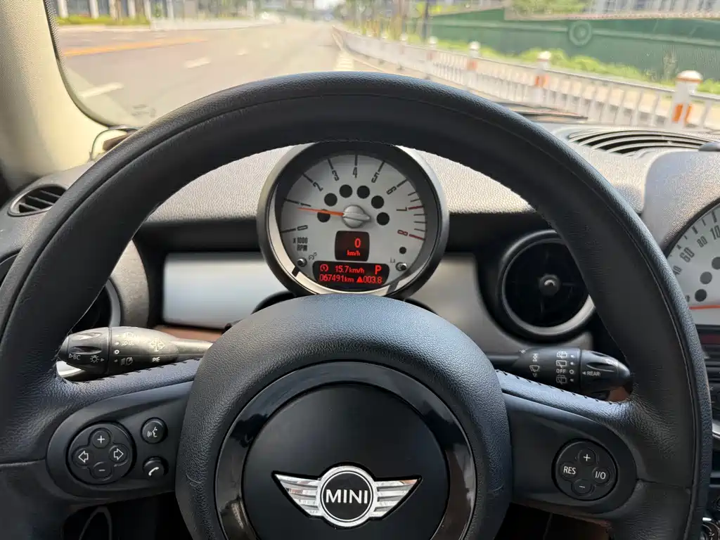MINI MINI 2011