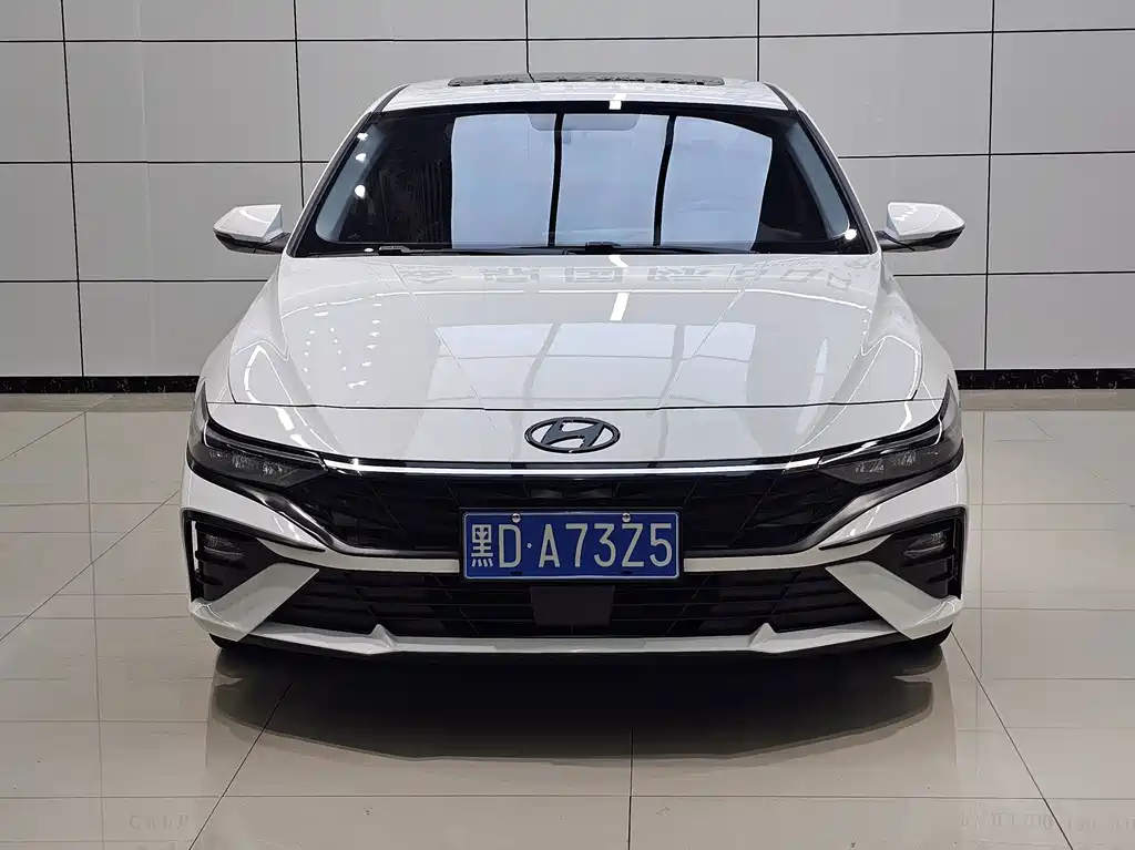 Hyundai Elantra 2023 — фото 2