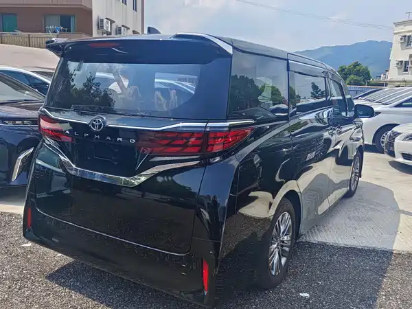 Toyota Alphard 2025