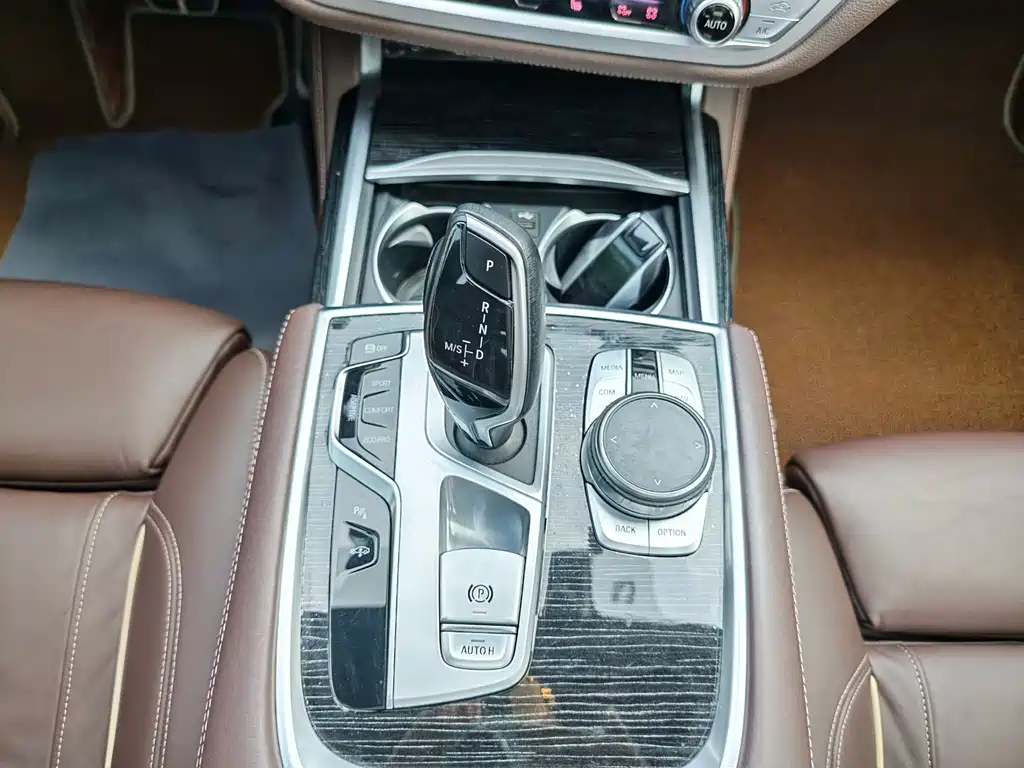 BMW 7 Series 2021 — фото 17