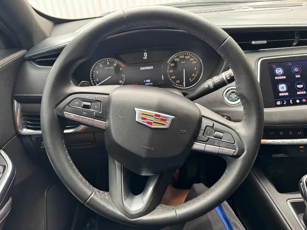 Cadillac XT4 2020 — фото 10