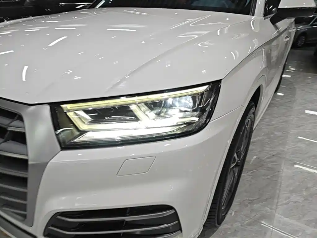 Audi Q5L 2020 — фото 24