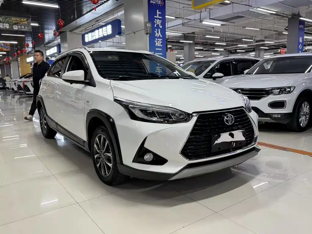 Toyota Yaris L 2022 — фото 2