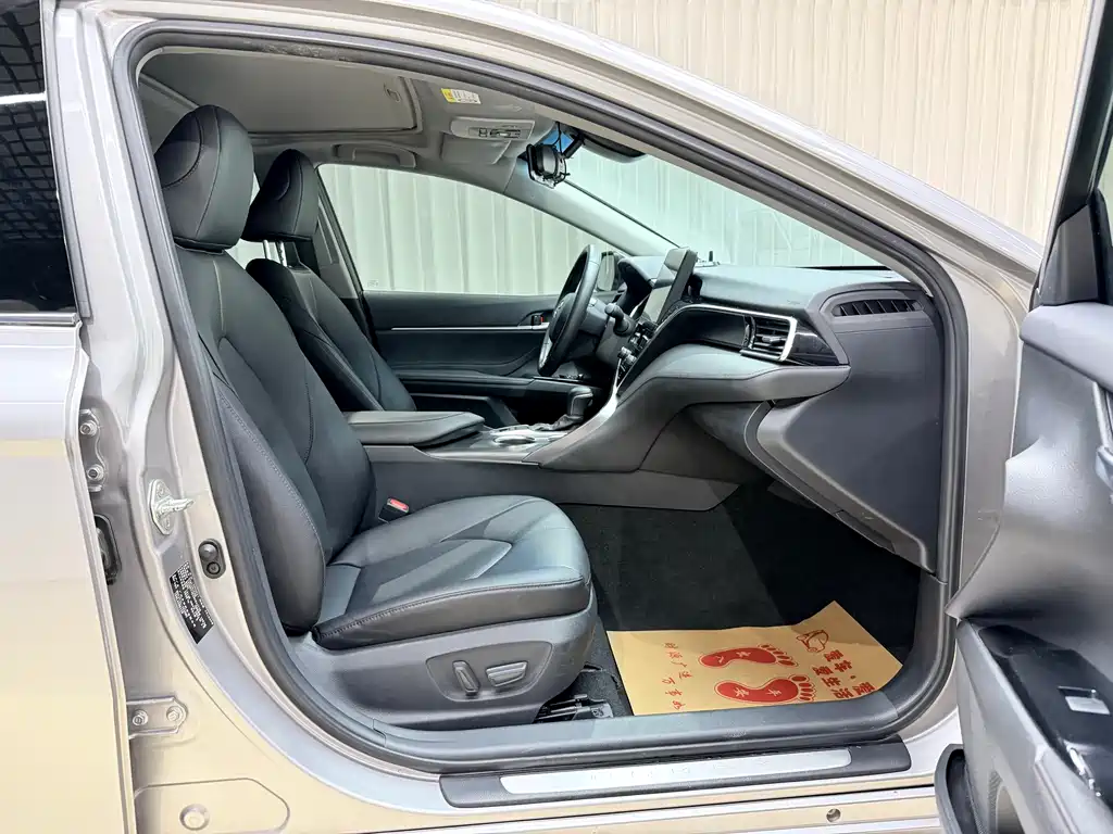 Toyota Camry 2022 — фото 12