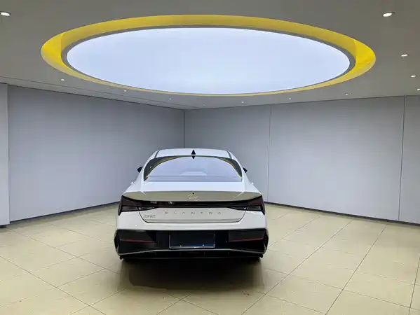 Hyundai Elantra 2023