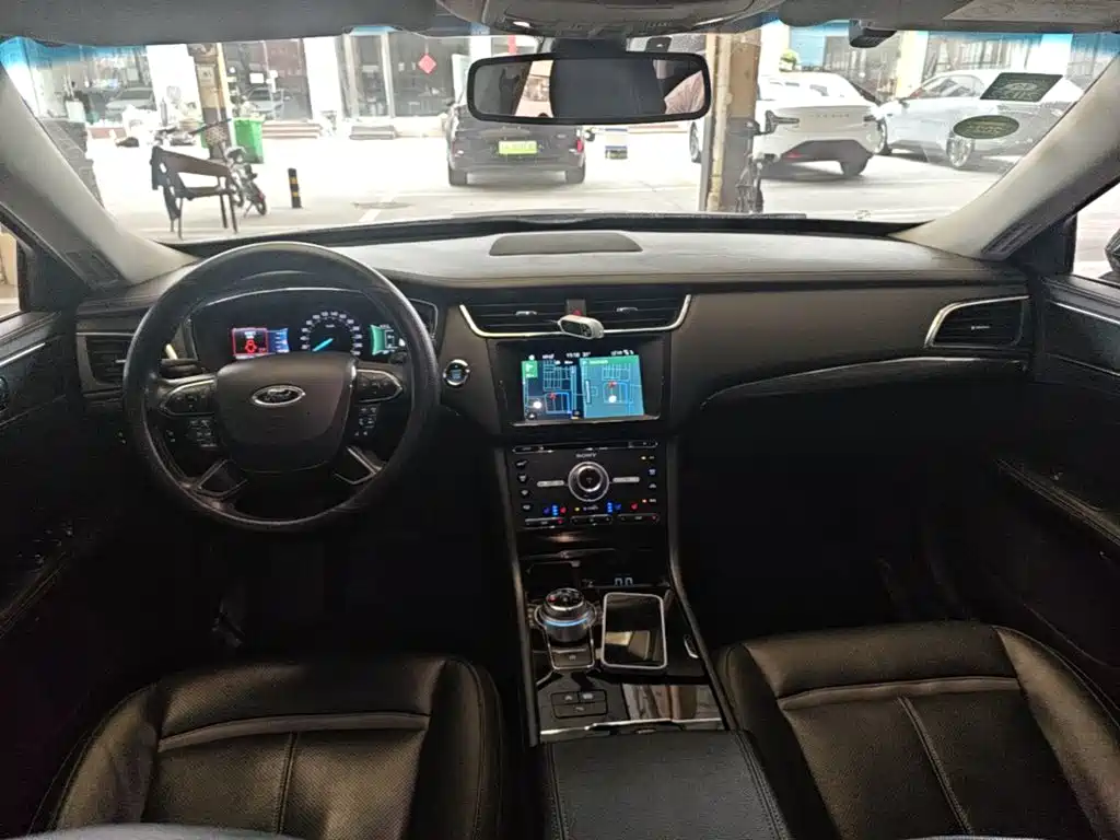 Ford Taurus 2018 — фото 10