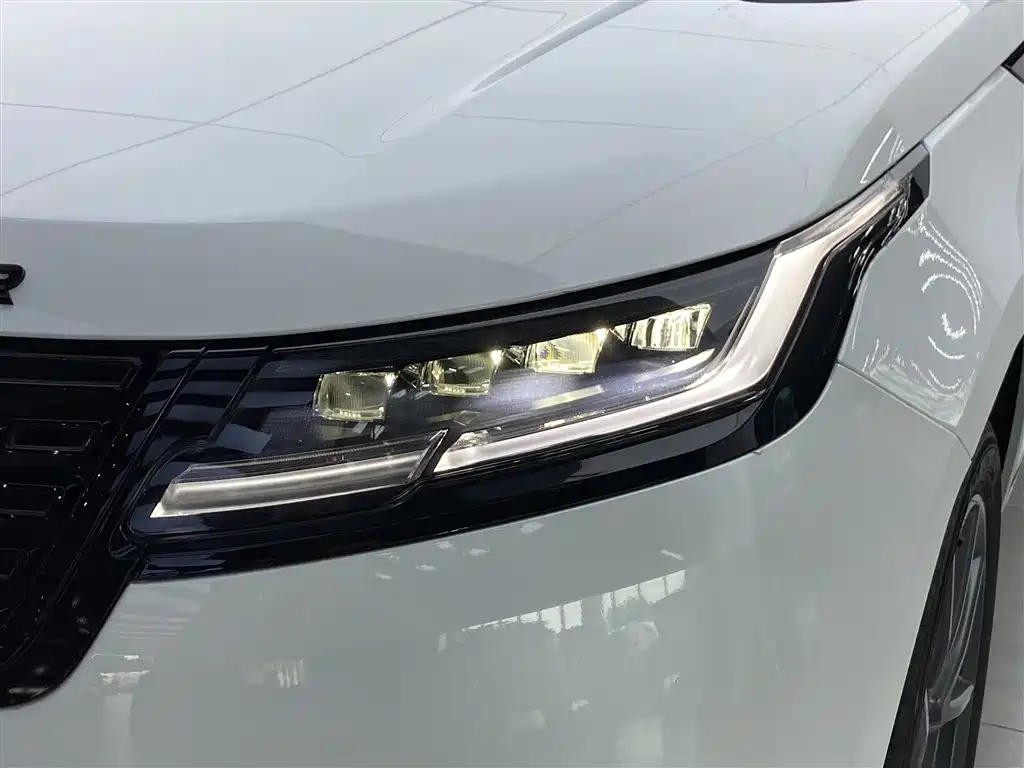 Land Rover Velar 2023 — фото 11
