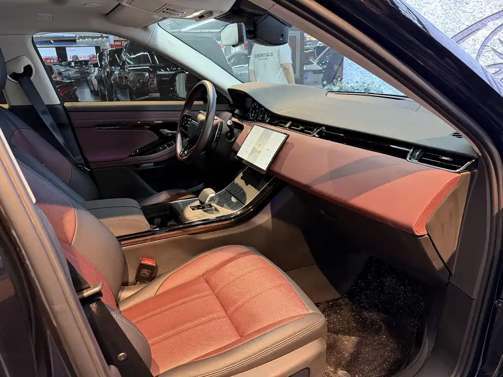Land Rover Evoque 2024 — фото 12