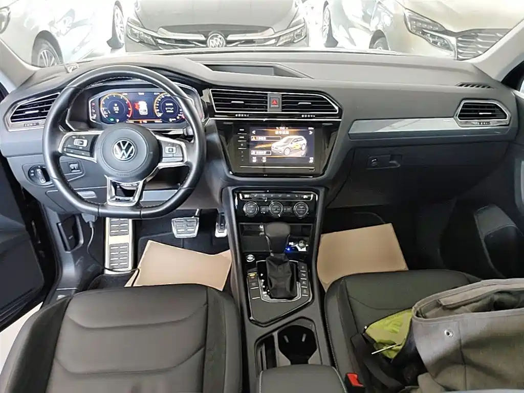 Volkswagen Tiguan L 2021 — фото 10